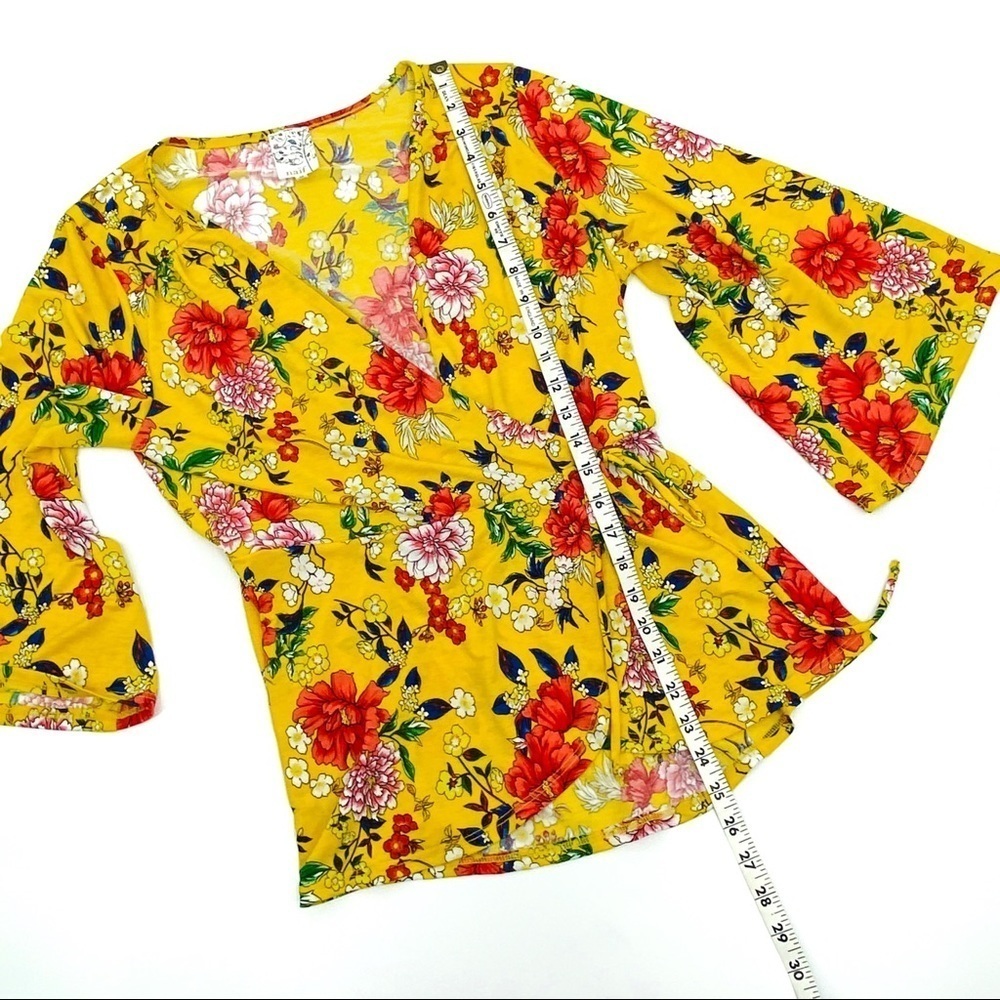 NAÏF Floral Faux Wrap Boho Chic Yellow Top Sz M - Picture 15 of 15